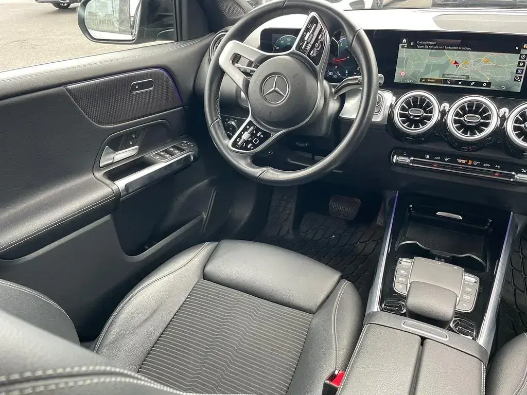 Gebraucht Mercedes GLB200 163 PS (119 kW) 2022 Grau SUV