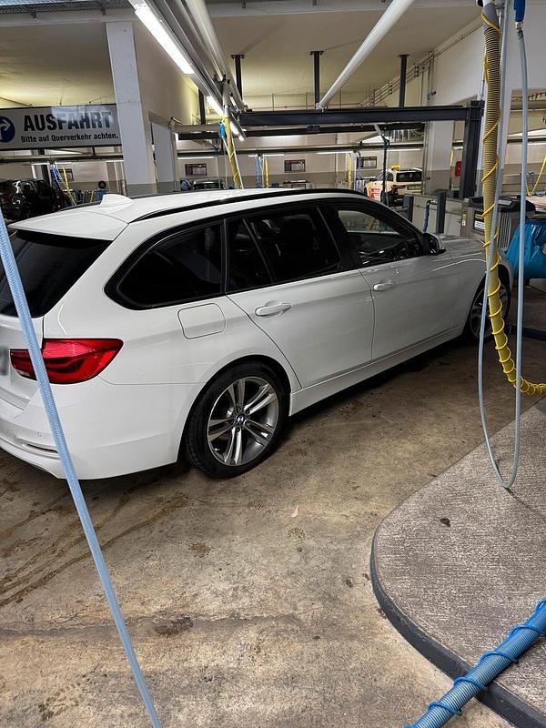 Gebraucht BMW 320 184 PS (135 kW) 2016 Weiß Kombi