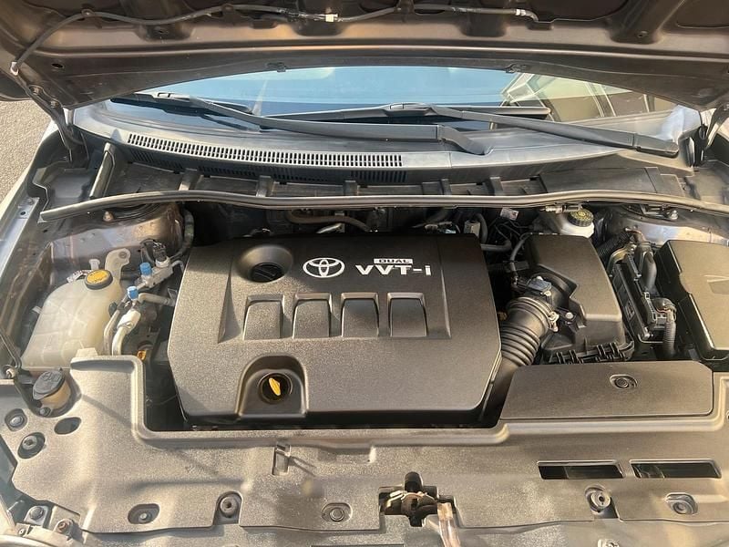 Braun Gebraucht 2009 Toyota Corolla Limousine | 4.500 € (Fairer Preis) - Bild 1/4