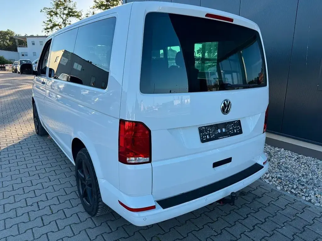 Gebraucht VW Multivan 110 PS (80 kW) 2021 Candyweiß Van / Kleinbus