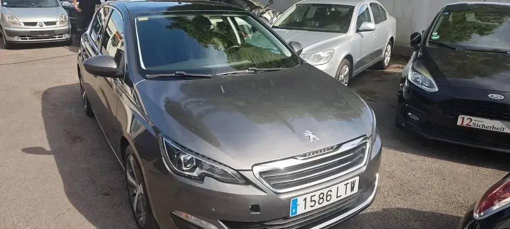 Gebraucht Peugeot 308 Active 120 PS (88 kW) 2016 Grau Limousine