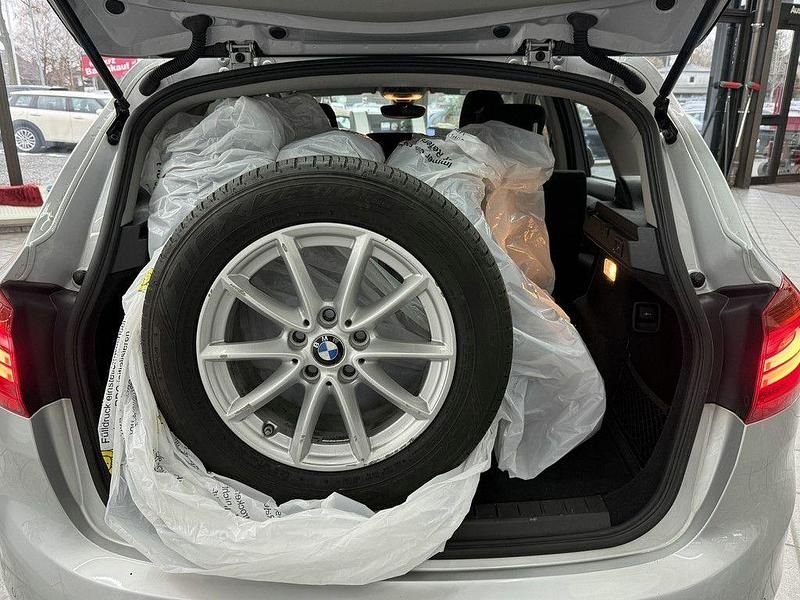 Gebraucht BMW 218 Active Tourer Advantage 136 PS (100 kW) 2017 Silber Van / Kleinbus