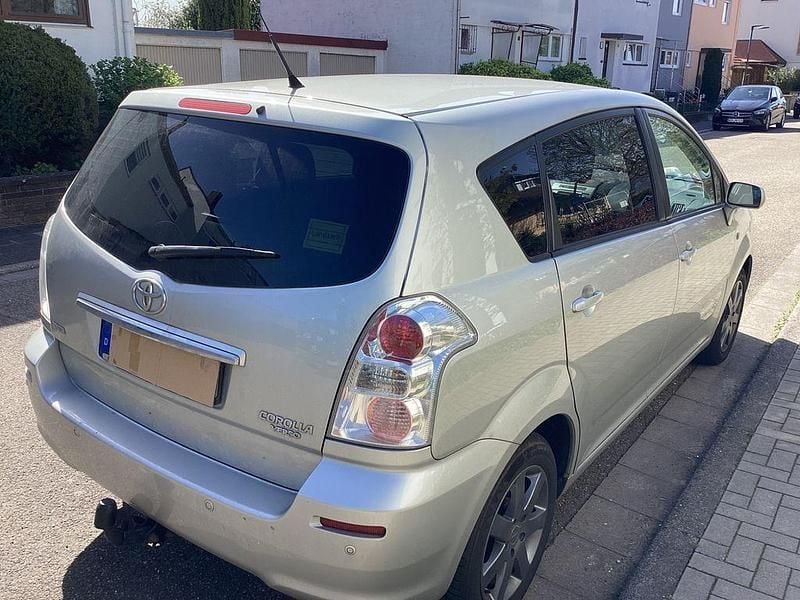 Gebraucht Toyota Corolla Verso Team 129 PS (94 kW) 2009 Silber Van / Kleinbus