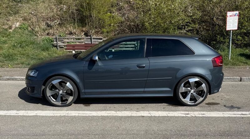 Grau Gebraucht 2010 Audi S3 Sport Limousine | 15.500 € (Fairer Preis) - Bild 1/4