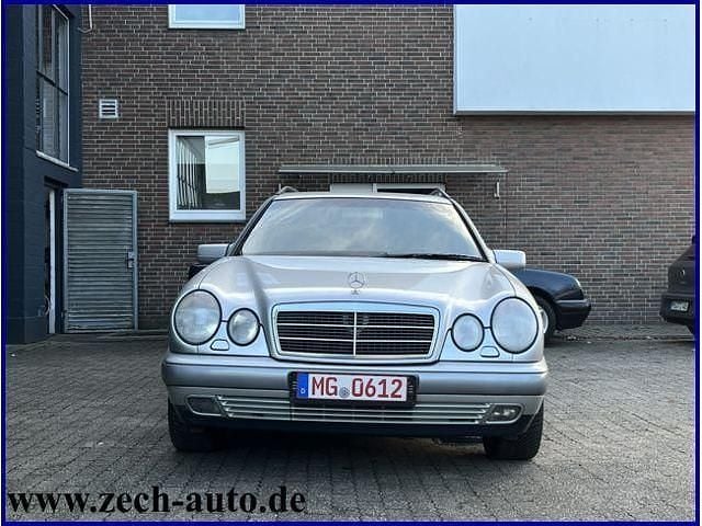 Gebraucht Mercedes E230 Classic 150 PS (110 kW) 1997 Silber Kombi