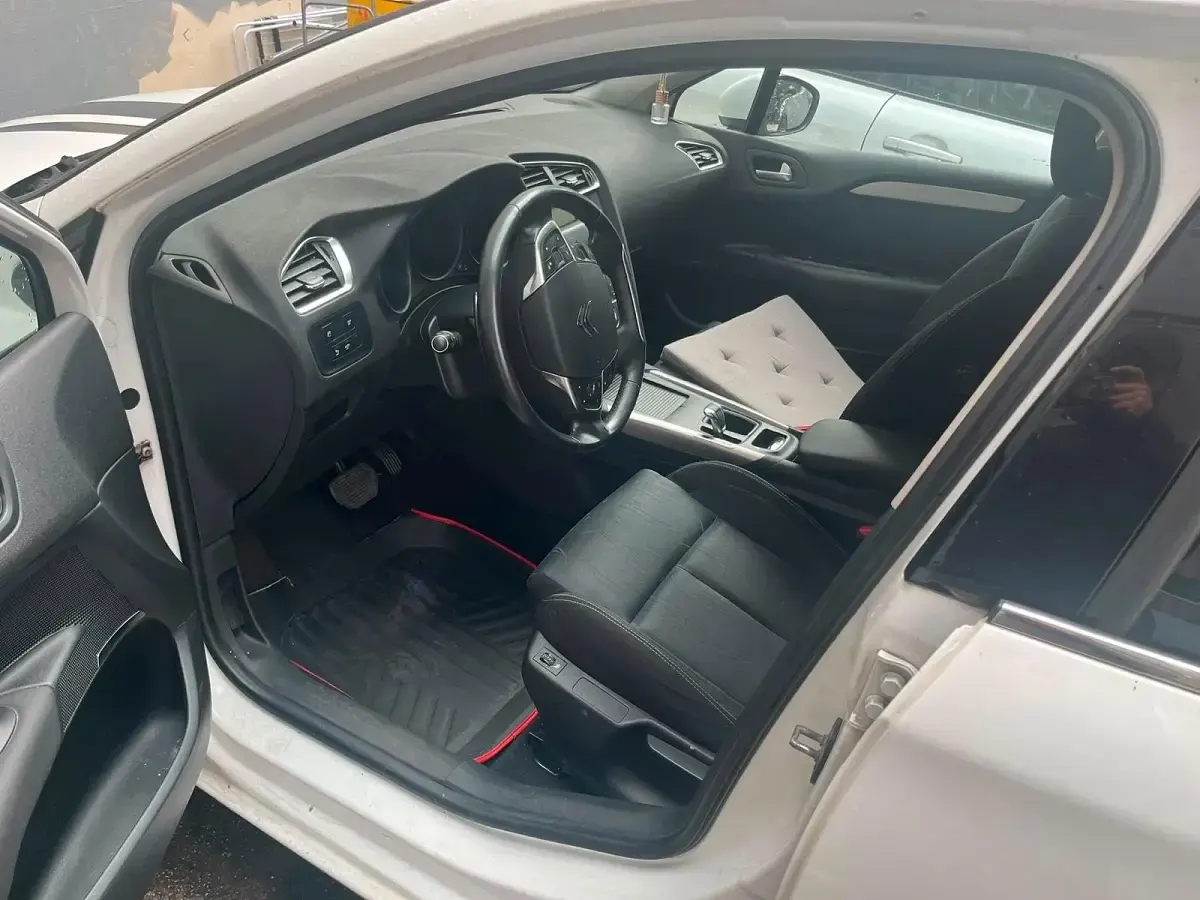 Gebraucht Citroën C4 120 PS (88 kW) 2015 Limousine