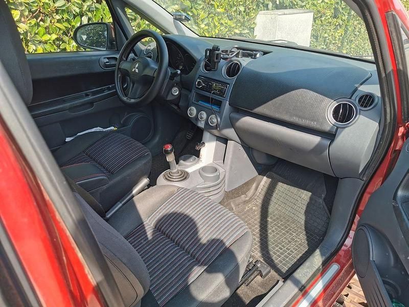 Gebraucht Mitsubishi Colt 95 PS (69 kW) 2008 Rot Limousine