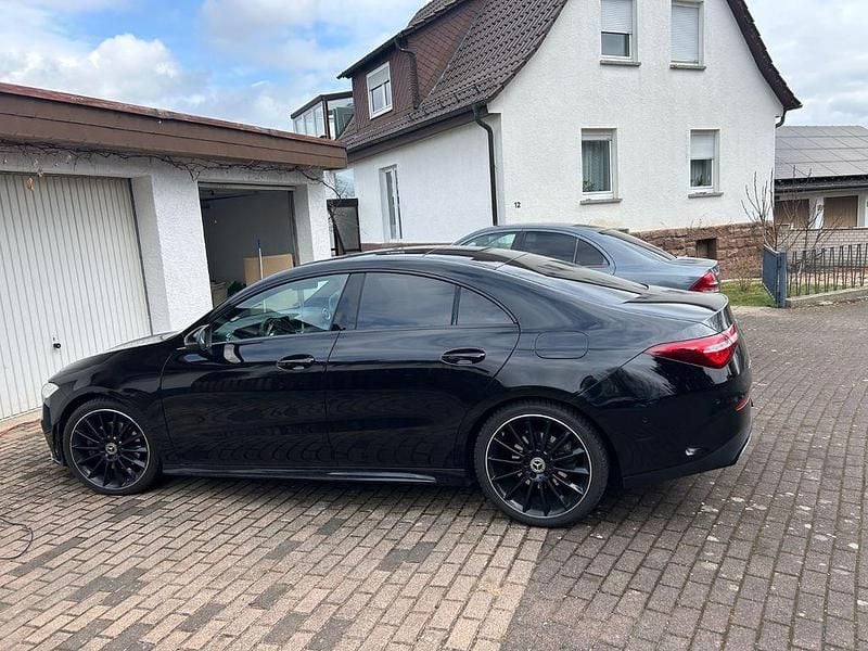 Schwarz Gebraucht 2022 Mercedes CLA220 Limousine | 32.000 € (Fairer Preis) - Bild 1/4