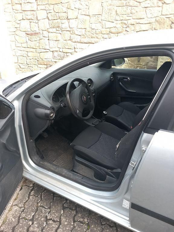 Grau Gebraucht 2006 Seat Ibiza Comfort Limousine | 700 € (Superpreis) - Bild 1/4