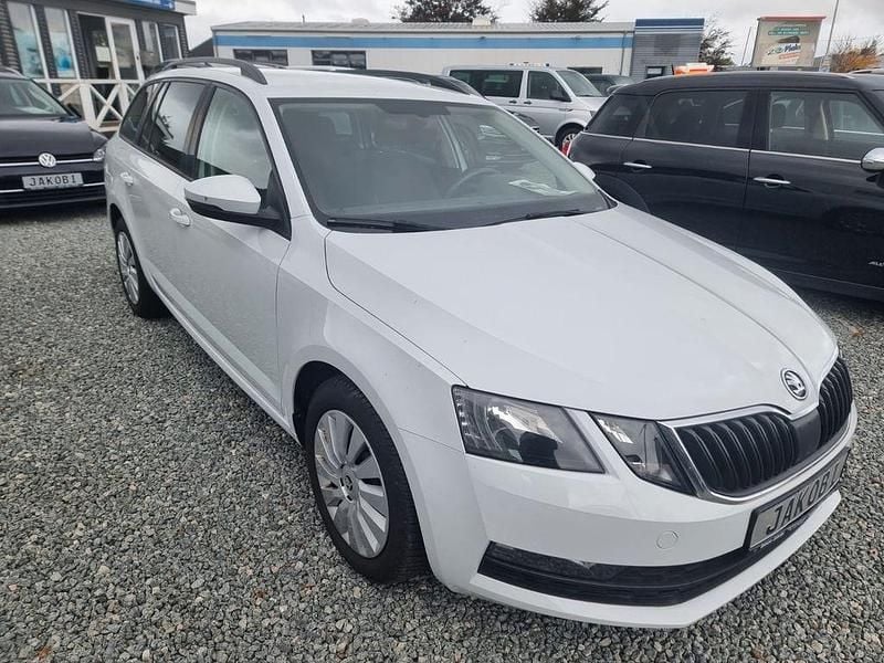 Weiß Gebraucht 2017 Skoda Octavia Ambition Kombi | 16.990 € (Fairer Preis) - Bild 1/4