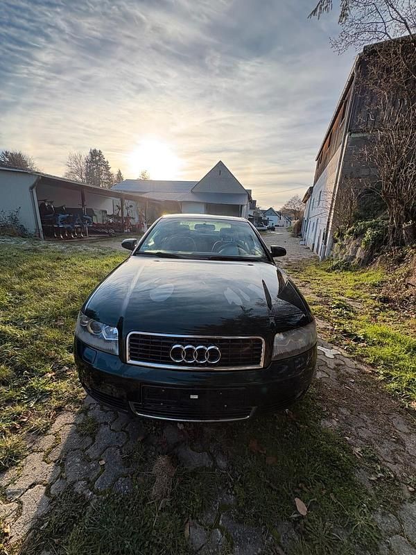 Second-hand Audi A4 136 CP (100 kW) 2004 Verde Berlinǎ
