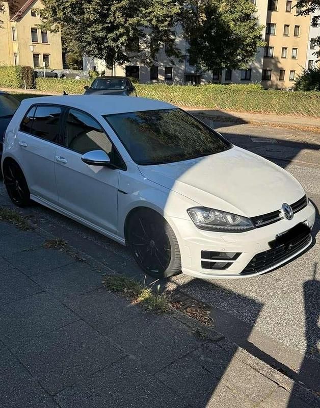 Weiß Gebraucht 2016 VW Golf VII R Kleinwagen | 25.500 € (Etwas zu teuer) - Bild 1/4