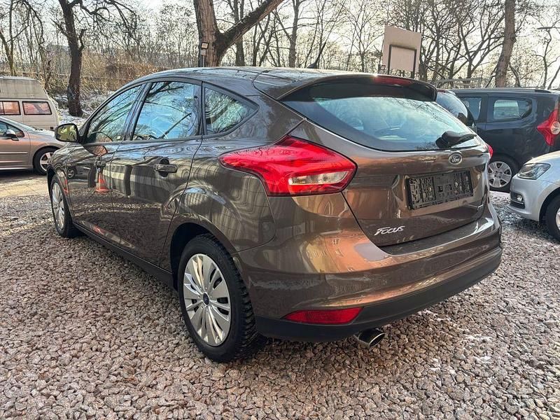 Gebraucht Ford Focus Trend 125 PS (91 kW) 2015 Beige Limousine