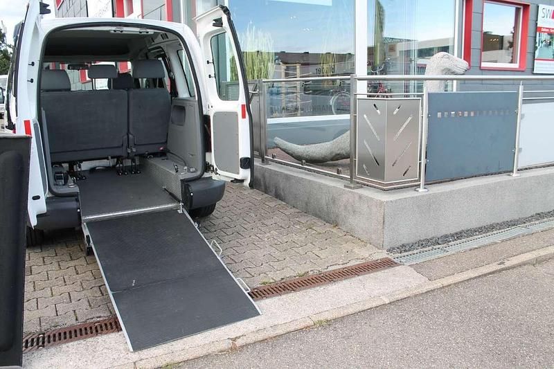 Second-hand VW Caddy Life 105 CP (77 kW) 2007 Alb Monovolum