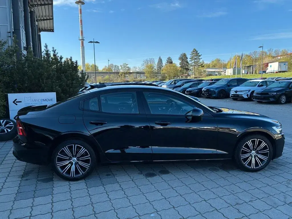 Gebraucht Volvo S60 Plus 197 PS (144 kW) 2023 Schwarz Limousine
