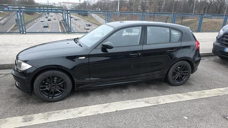 Gebraucht BMW 116 122 PS (89 kW) 2007 Schwarz Kleinwagen