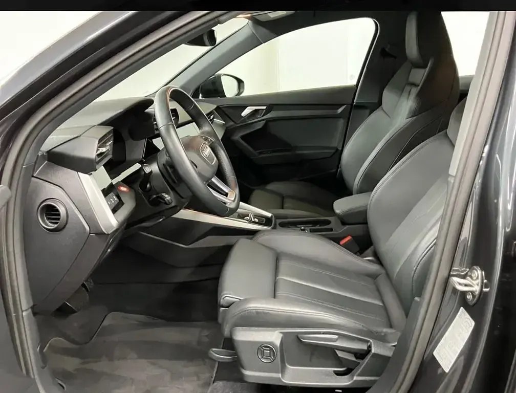 Gebraucht Audi A3 Sport 150 PS (110 kW) 2023 Grau Limousine