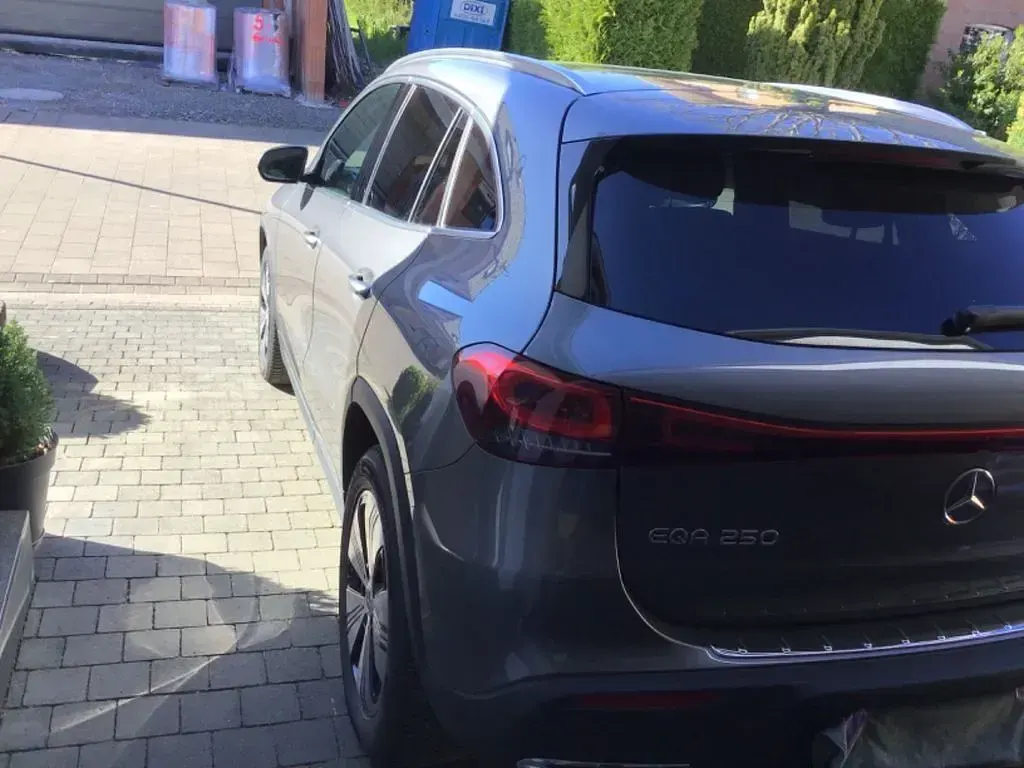 Gebraucht Mercedes EQA250 Progressive 139 kW (190 PS) 2022 Grau SUV