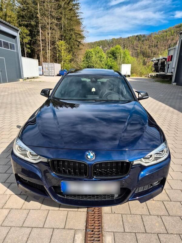 Blau Gebraucht 2018 BMW 330 Kombi | 26.900 € (Guter Preis) - Bild 1/4