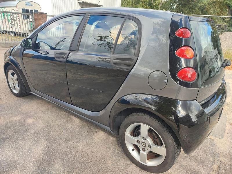 Schwarz Gebraucht 2006 Smart ForFour Passion Limousine | 1.890 € (Fairer Preis) - Bild 1/4