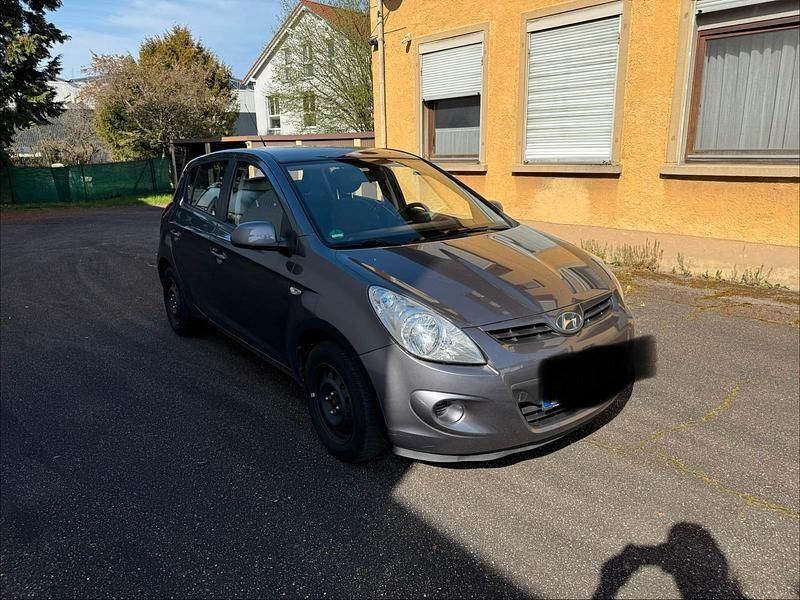 Gebraucht Hyundai i20 79 PS (58 kW) 2011 Grau Kleinwagen