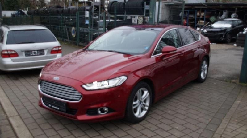 Gebraucht Ford Mondeo Titanium 150 PS (110 kW) 2016 Rot Limousine