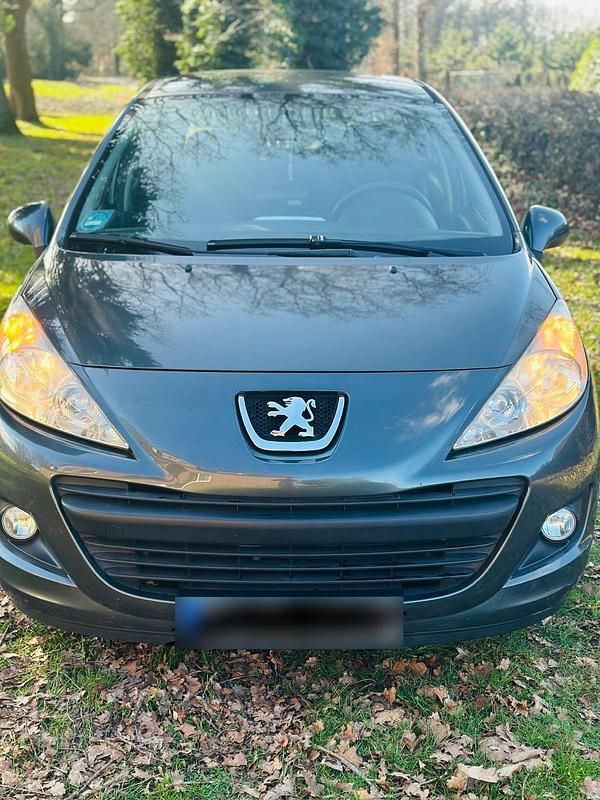 Gebraucht Peugeot 207 73 PS (53 kW) 2010 Schwarz Kleinwagen