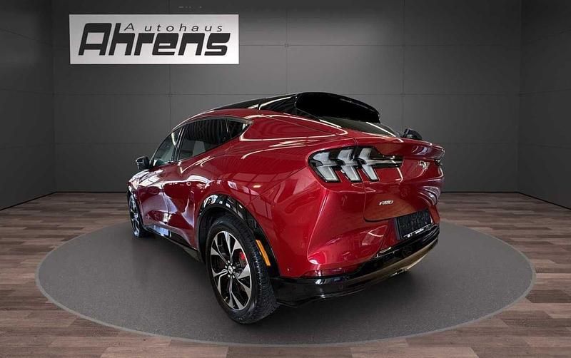 Gebraucht Ford Mustang Mach-E 258 kW (351 PS) 2021 Rot metallic SUV