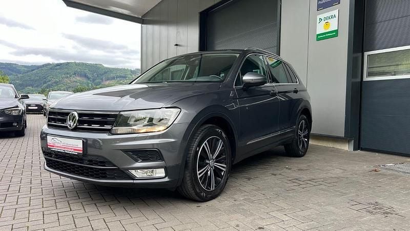 Grau Gebraucht 2017 VW Tiguan Sound SUV | 18.890 € (Fairer Preis) - Bild 1/4