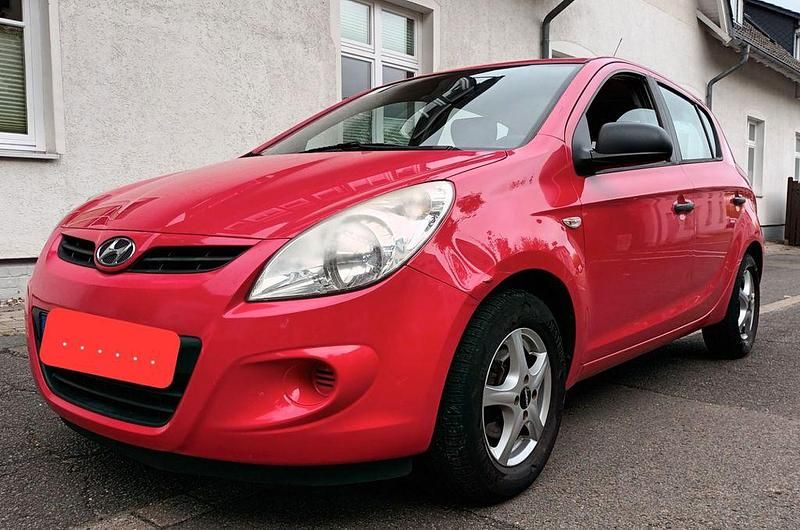 Rot Gebraucht 2009 Hyundai i20 Limousine | 2.199 € (Fairer Preis) - Bild 1/4