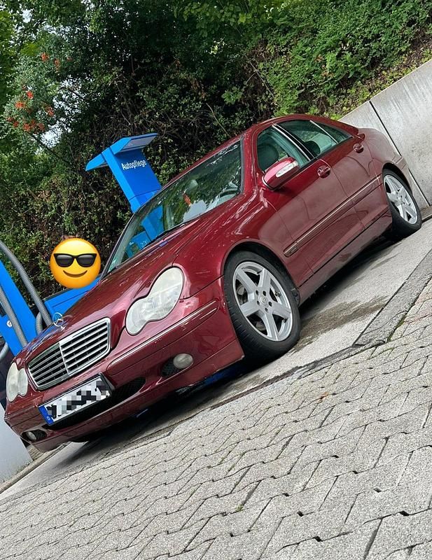 Rot Gebraucht 2002 Mercedes C180 Limousine | 1.800 € (Guter Preis) - Bild 1/4