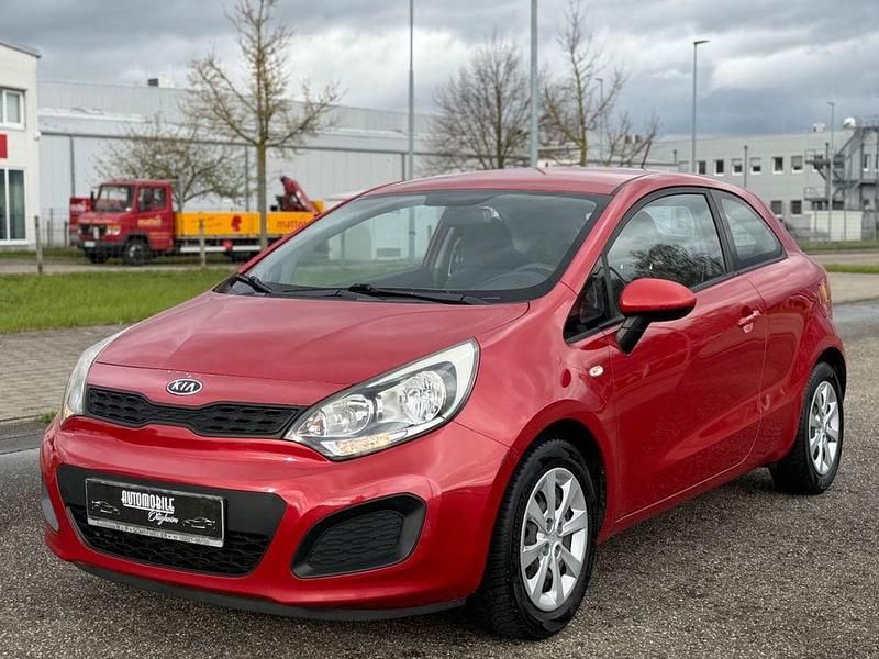 Gebraucht Kia Rio Edition 7 86 PS (63 kW) 2012 Rot Kleinwagen