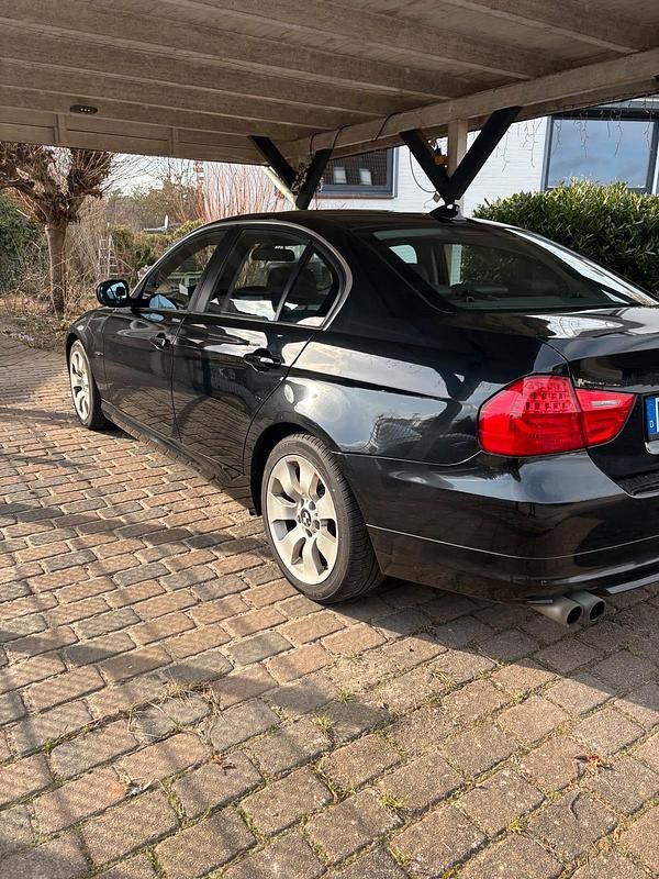 Gebraucht BMW 325 218 PS (160 kW) 2008 Schwarz Limousine
