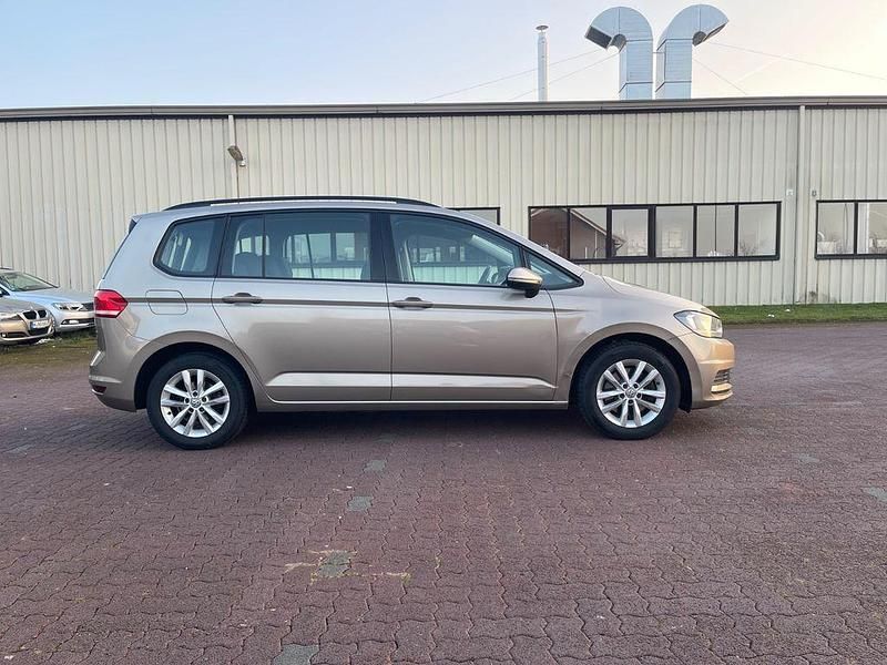 Gebraucht VW Touran Comfortline 150 PS (110 kW) 2016 Beige Van / Kleinbus