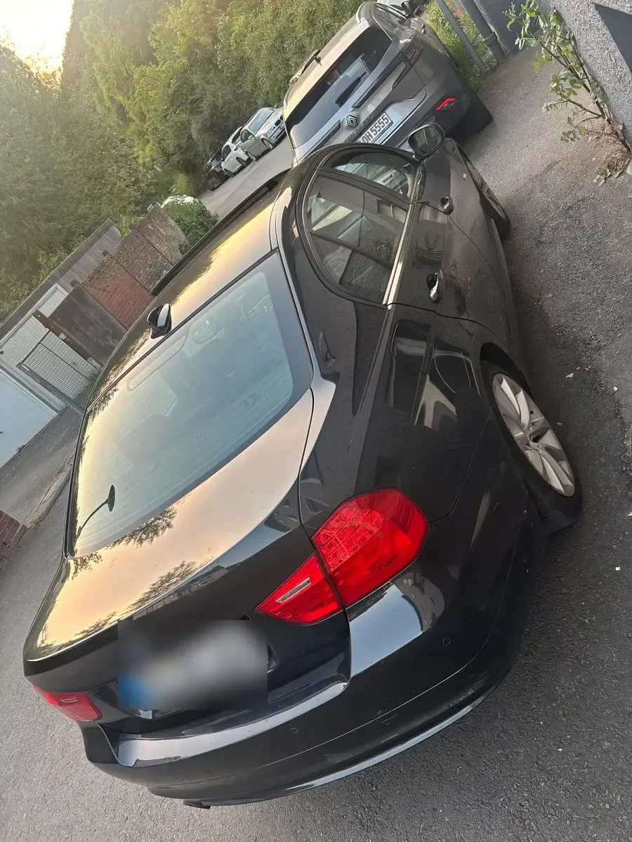 Gebraucht BMW 320 170 PS (125 kW) 2009 Schwarz Limousine