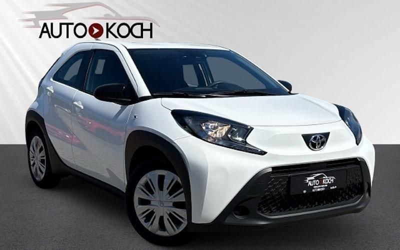 Weiß Gebraucht 2023 Toyota Aygo Play Kleinwagen | 16.990 € (Fairer Preis) - Bild 1/4