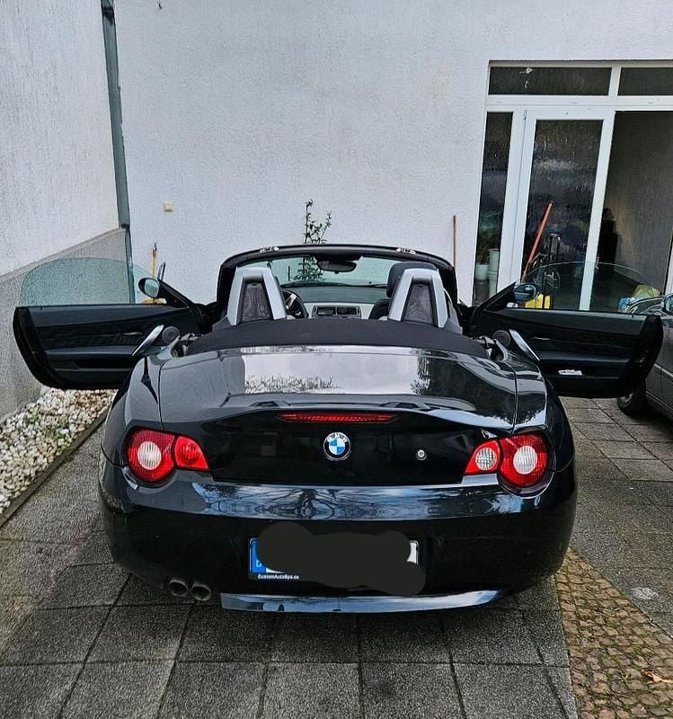 Schwarz Gebraucht 2004 BMW Z4 Cabrio | 10.900 € (Guter Preis) - Bild 1/4