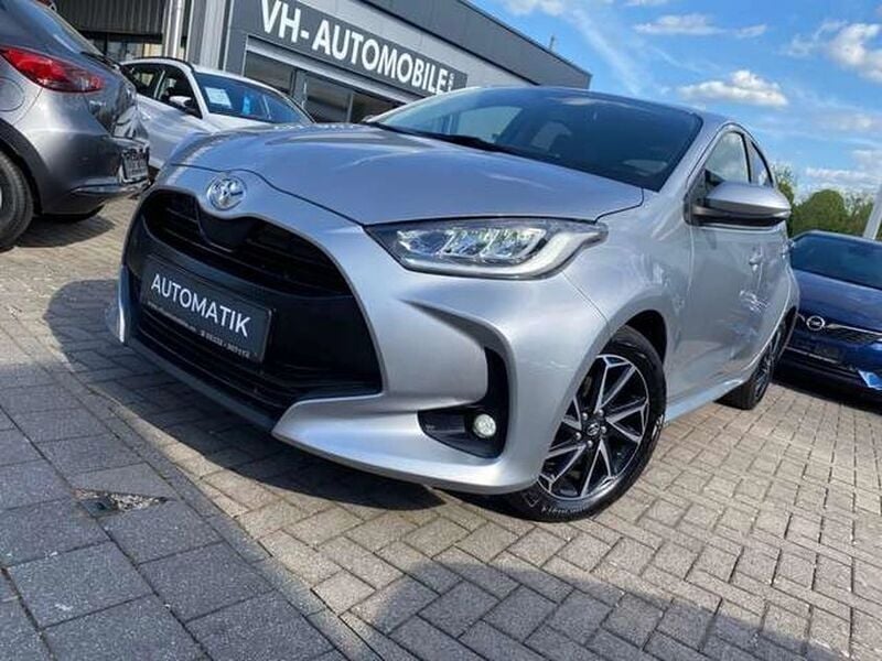 Silber Gebraucht 2023 Toyota Yaris Kleinwagen | 26.238 € (Teuer) - Bild 1/4