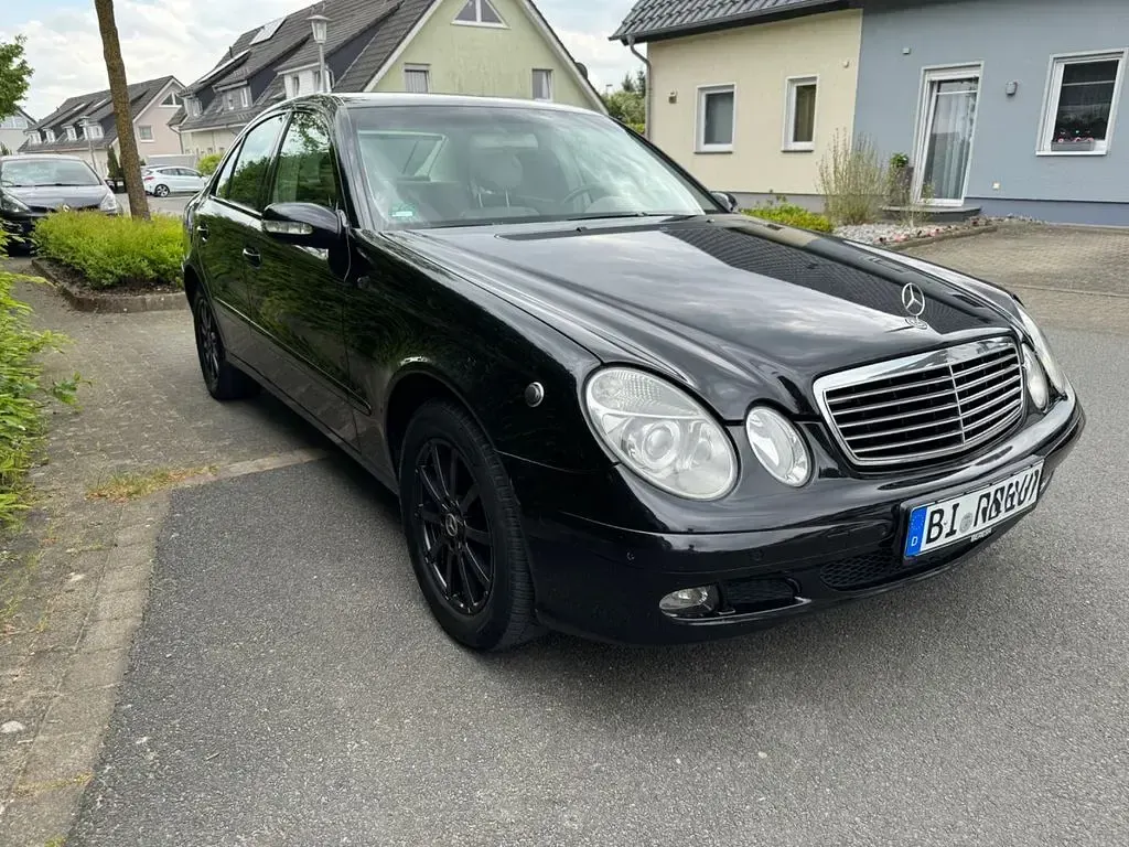 Używany Mercedes E320 224 KM (164 kW) 2004 Czarny Sedan/Limuzyna