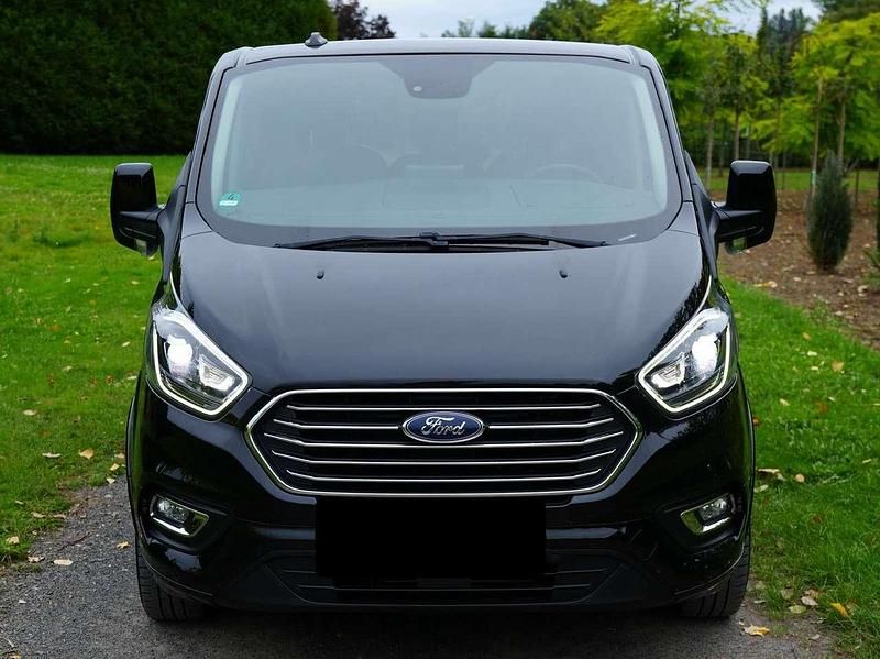 Gebraucht Ford Tourneo Titanium 170 PS (125 kW) 2022 Schwarz Van / Kleinbus