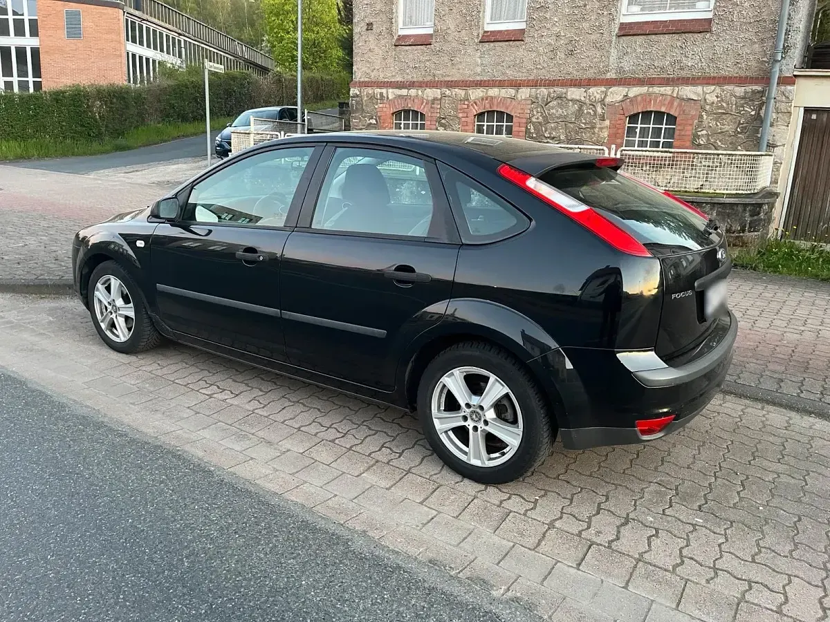 Gebraucht Ford Focus 100 PS (73 kW) 2006 Schwarz Kleinwagen