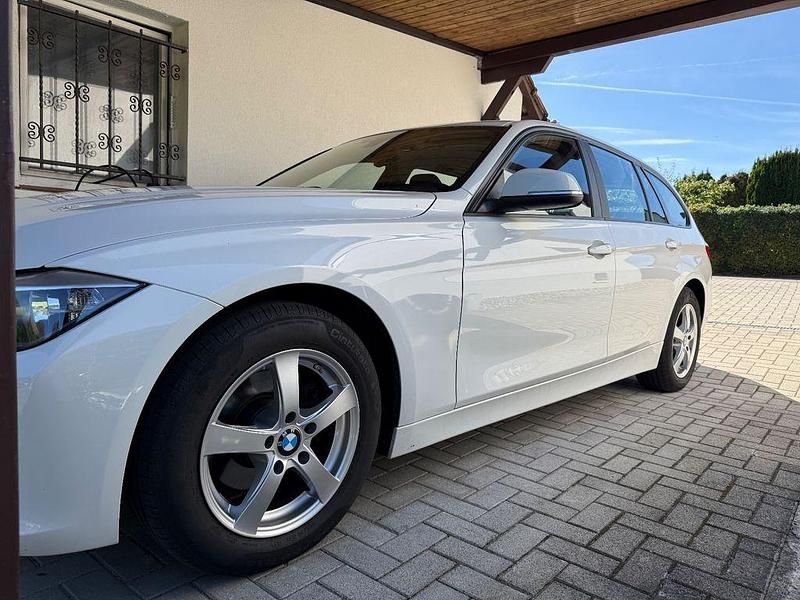 Weiß Gebraucht 2014 BMW 318 Kombi | 6.500 € (Superpreis) - Bild 1/4