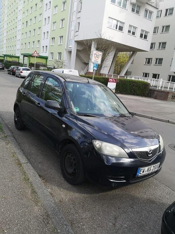 Schwarz Gebraucht 2004 Mazda 2 Active Limousine | 1.750 € (Fairer Preis) - Bild 1/4