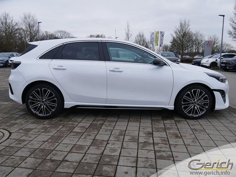 Neu Kia Ceed GT GT-Line 140 PS (102 kW) 2025 Deluxeweiss metallic Limousine