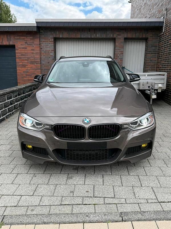 Grau Gebraucht 2013 BMW 320 Kombi | 7.000 € (Superpreis) - Bild 1/4