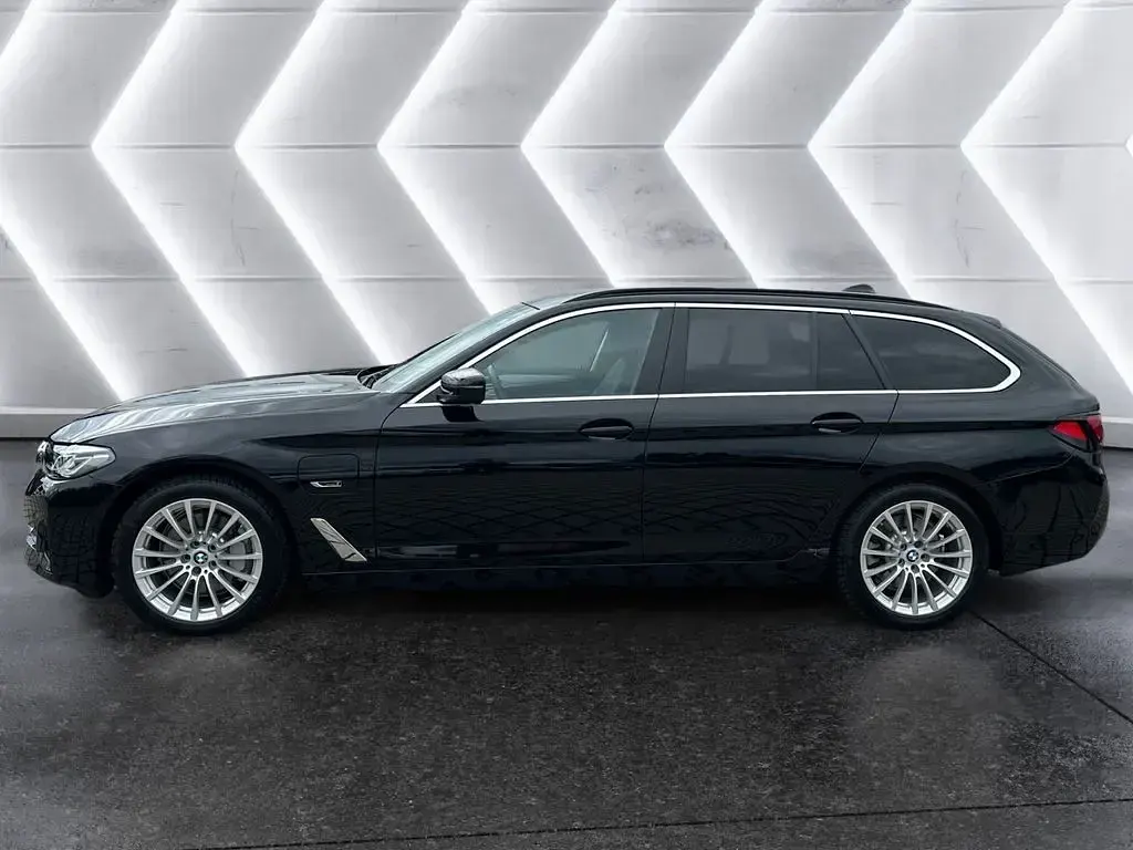Gebraucht BMW 530e 292 PS (214 kW) 2023 Schwarz Limousine