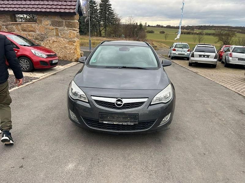 Gebraucht Opel Astra Design Edition 110 PS (80 kW) 2011 Grau Kombi