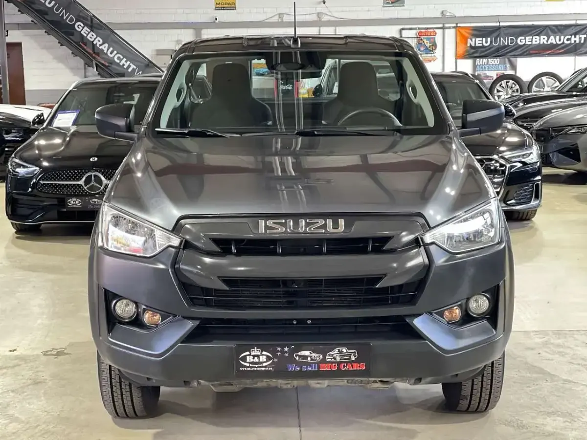 Gebraucht Isuzu D-Max 163 PS (119 kW) 2021 Grau Pickup