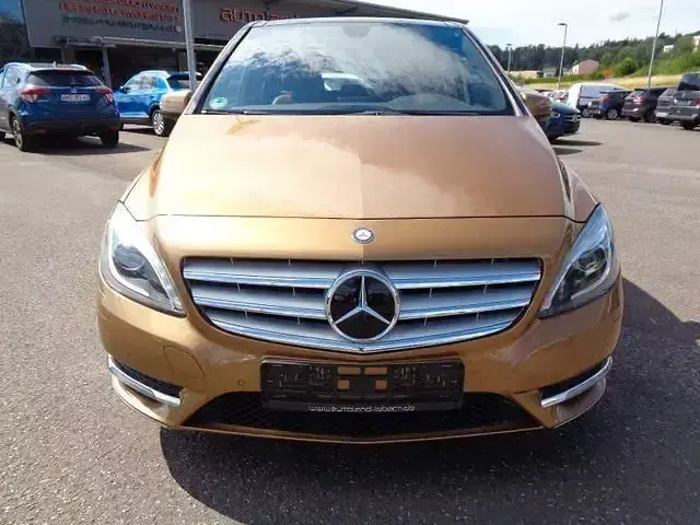 Gebraucht Mercedes B200 156 PS (114 kW) 2012 Canyonbeige Kleinwagen
