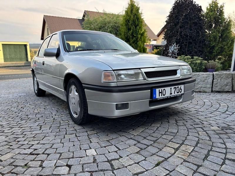 Silber Gebraucht 1992 Opel Vectra Limousine | 9.800 € - Bild 1/4